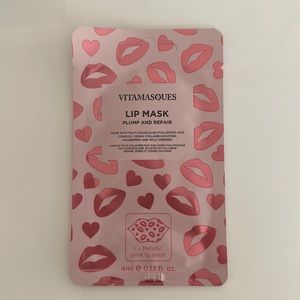 A very good lip mask